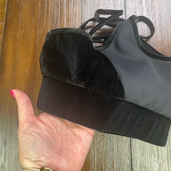 Lysse Black Velvet Sports Bra Size Large - Picture 2 of 5